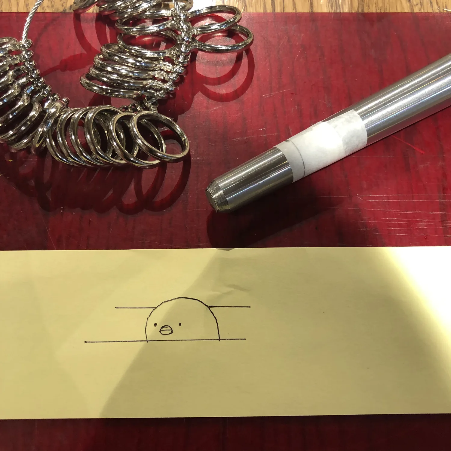 リングゲージとゲージ棒、それに指輪の下絵