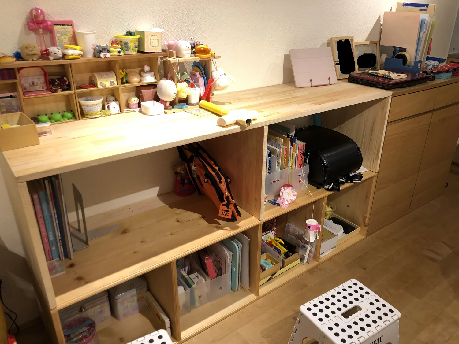 学用品を置けるようにした棚