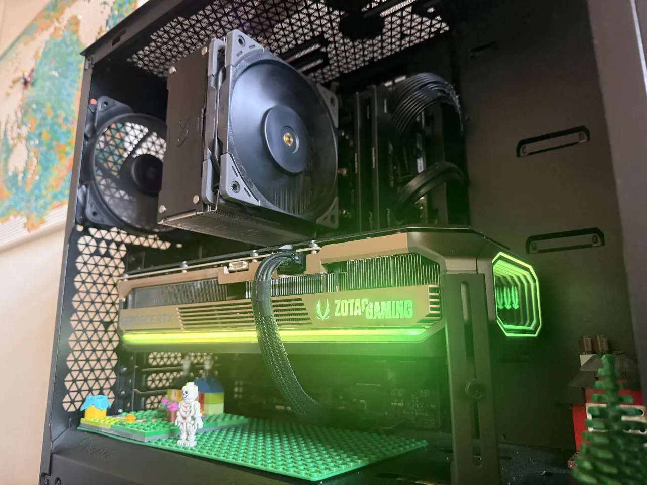 PC内部に搭載されたZOTAC RTX 5090